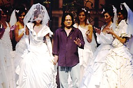 中国广州婚博会现场的婚纱礼服流行时尚发布五 中国广州婚博会现场的婚纱礼服流行时尚发布五